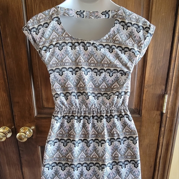 Hippy Rose Mini Dress with Pockets Sz XS P2P 17 L 17 - Picture 5 of 7